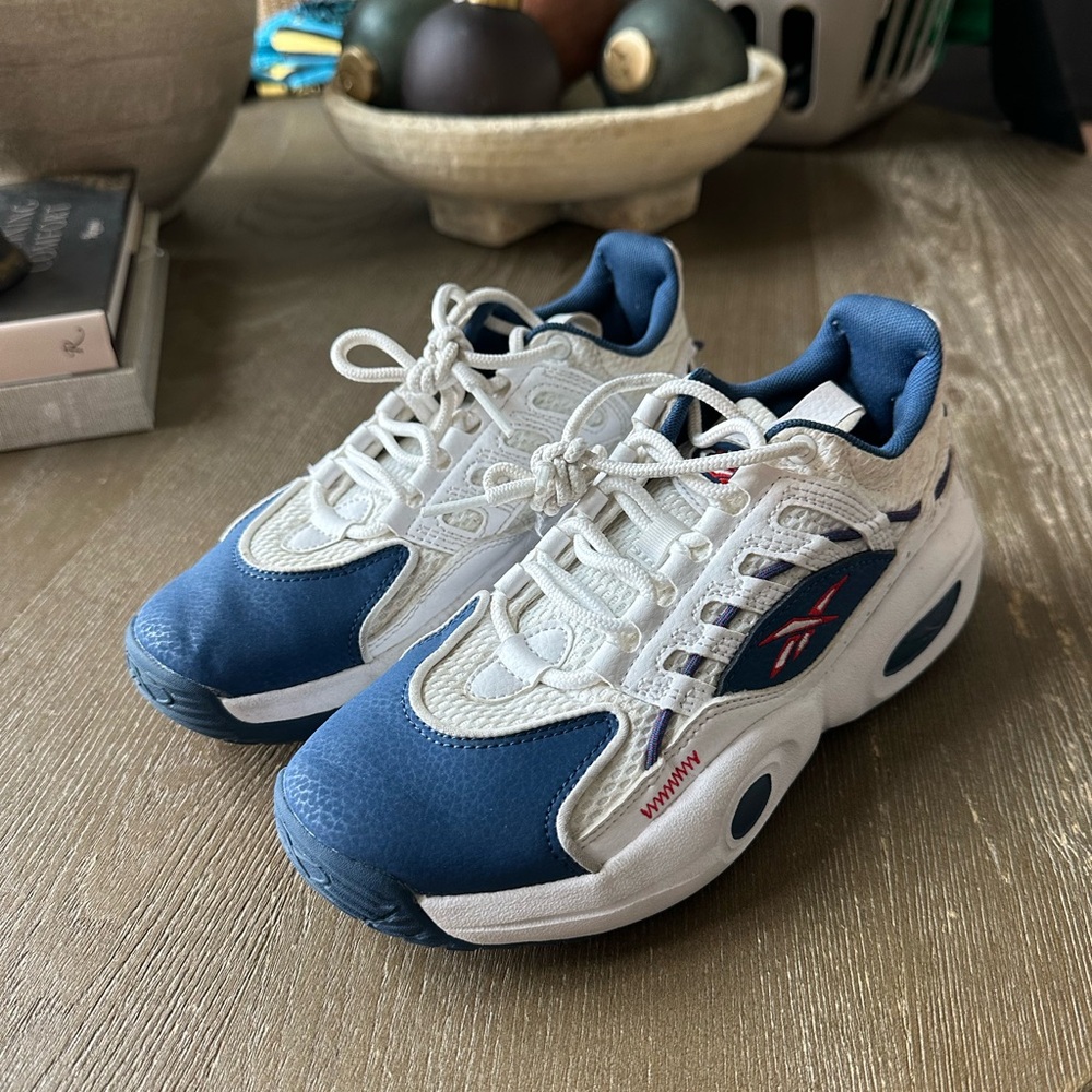 Reebok Kids Iversons basketball shoes - size 3.5